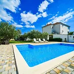 Apartamento Family-friendly With Swimming Pool Biograd Na Moru, Biograd - 8371 *
