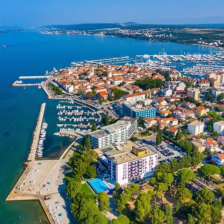 Family-friendly With Swimming Pool Biograd Na Moru, Biograd - 8371 Lägenhet *